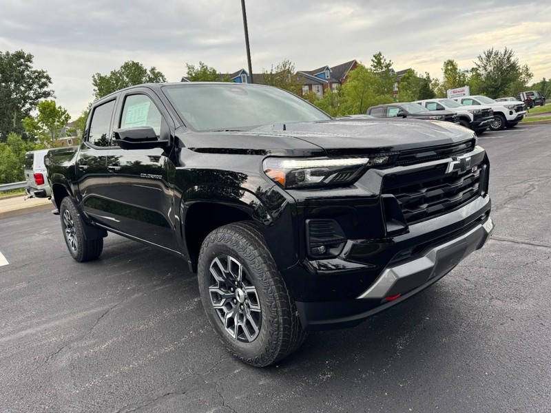 Chevrolet Colorado Vehicle Image 02