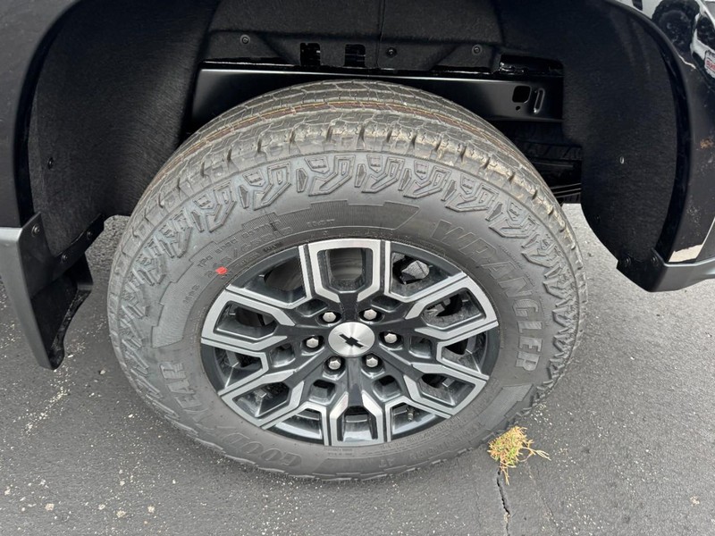 Chevrolet Colorado Vehicle Image 06
