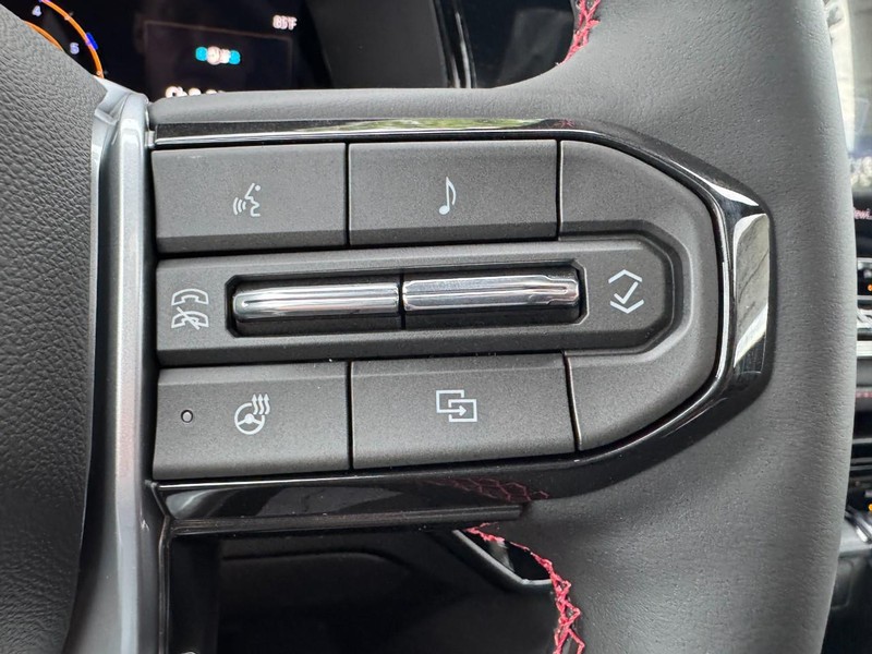 Chevrolet Colorado Vehicle Image 12