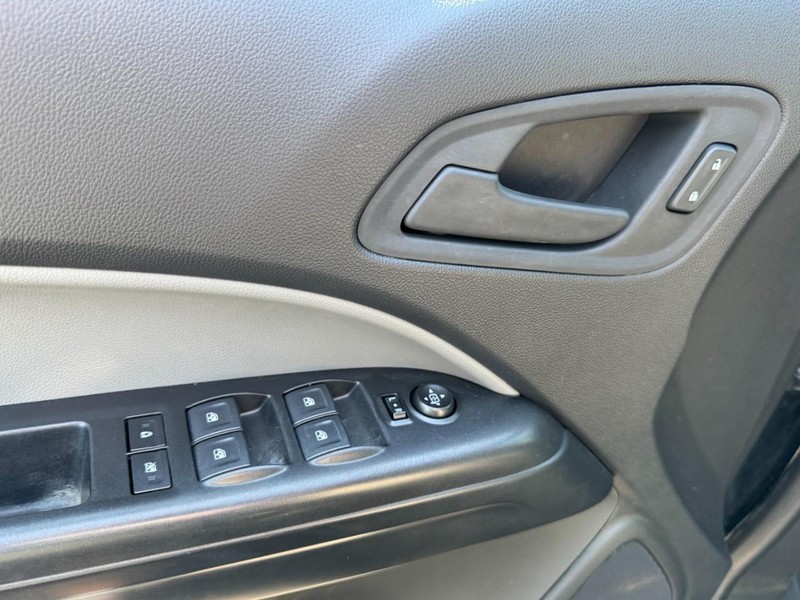 Chevrolet Colorado Vehicle Image 15