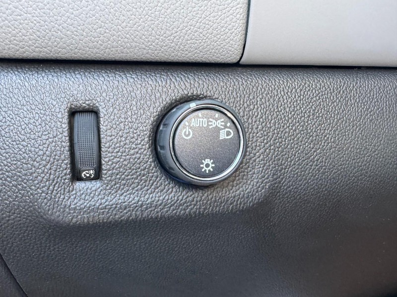 Chevrolet Colorado Vehicle Image 16