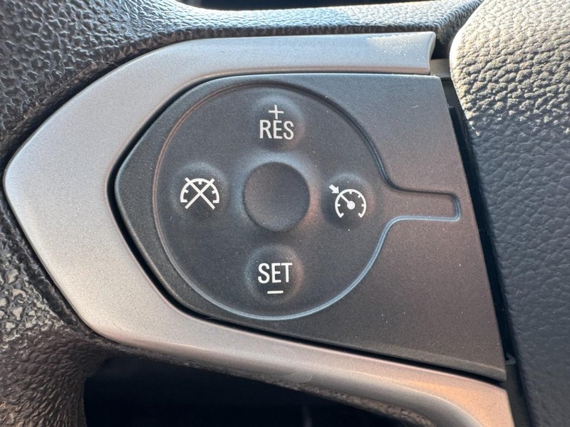 Chevrolet Colorado Vehicle Image 17