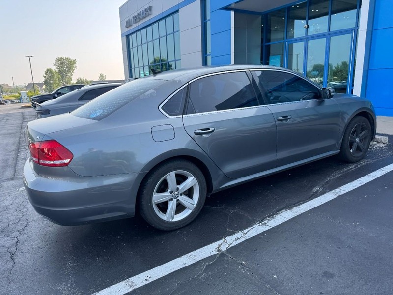 Volkswagen Passat Vehicle Image 03