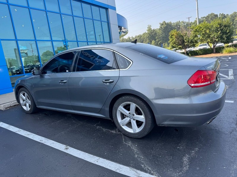 Volkswagen Passat Vehicle Image 04