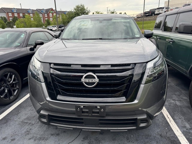 Nissan Pathfinder Vehicle Image 02
