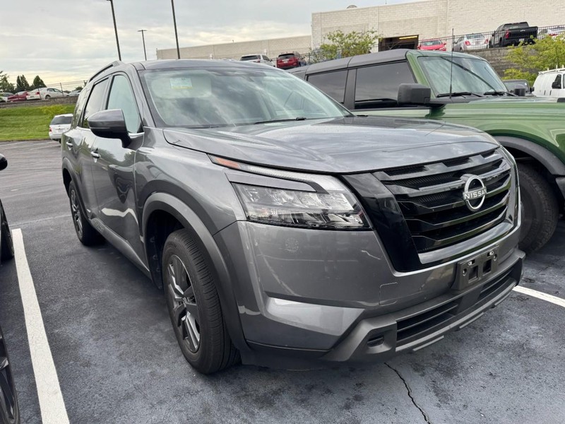 Nissan Pathfinder Vehicle Image 03