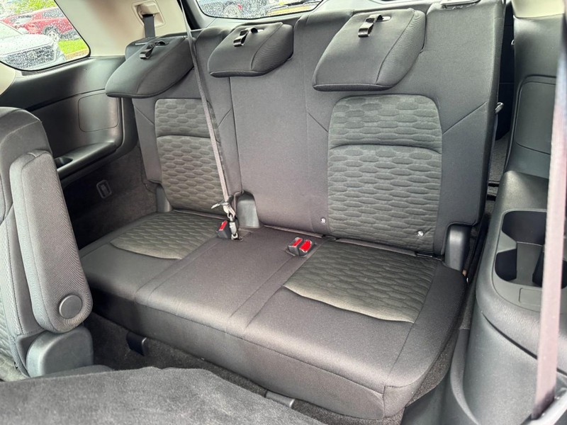 Nissan Pathfinder Vehicle Image 12
