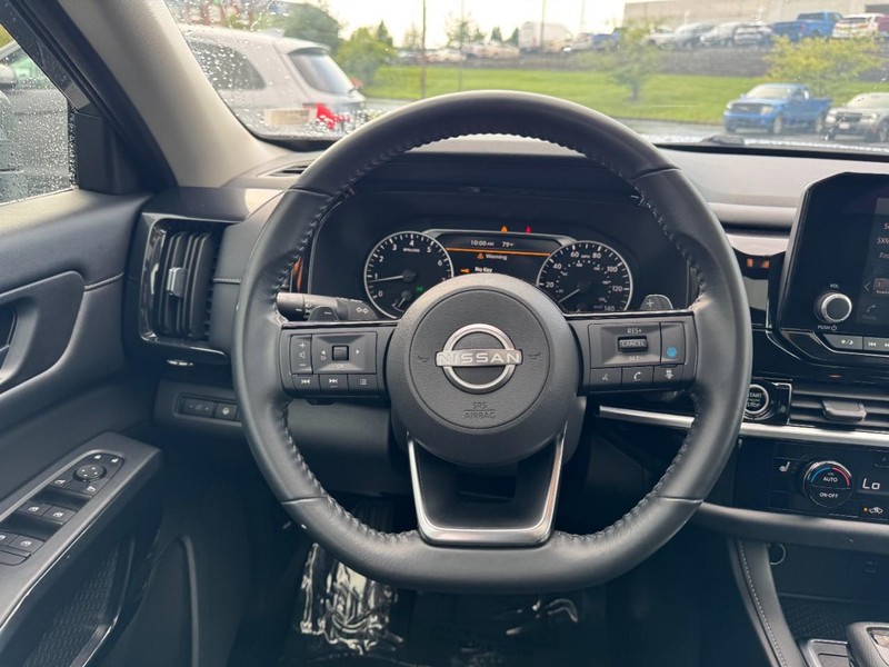 Nissan Pathfinder Vehicle Image 14