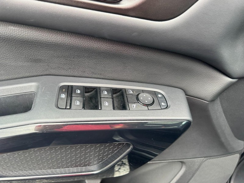 Nissan Pathfinder Vehicle Image 17