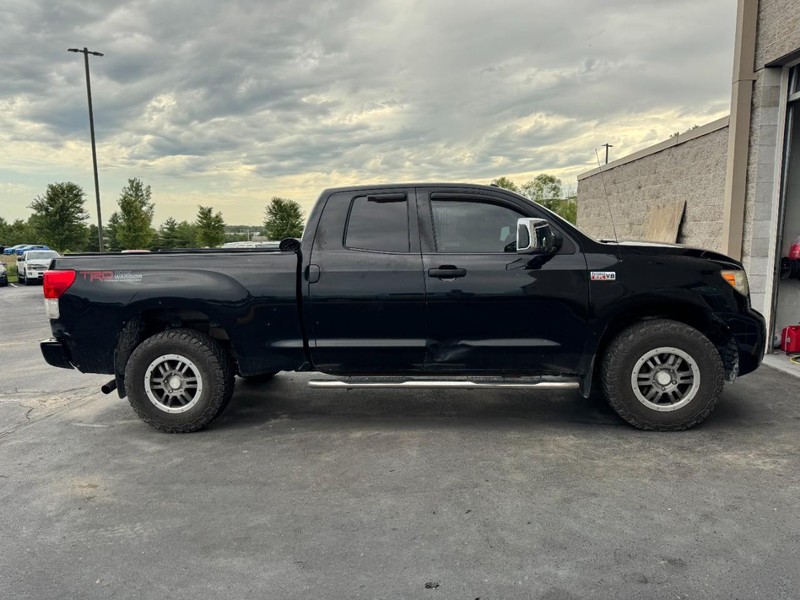 Toyota Tundra 4WD Truck Vehicle Image 02