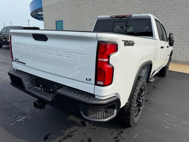 Chevrolet Silverado 2500HD Vehicle Image 02