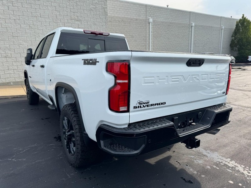 Chevrolet Silverado 2500HD Vehicle Image 05