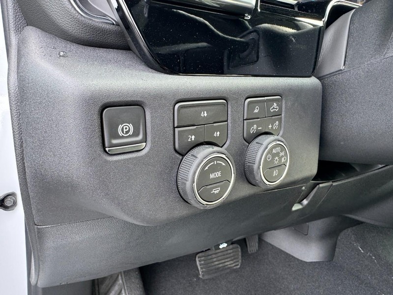 Chevrolet Silverado 2500HD Vehicle Image 10
