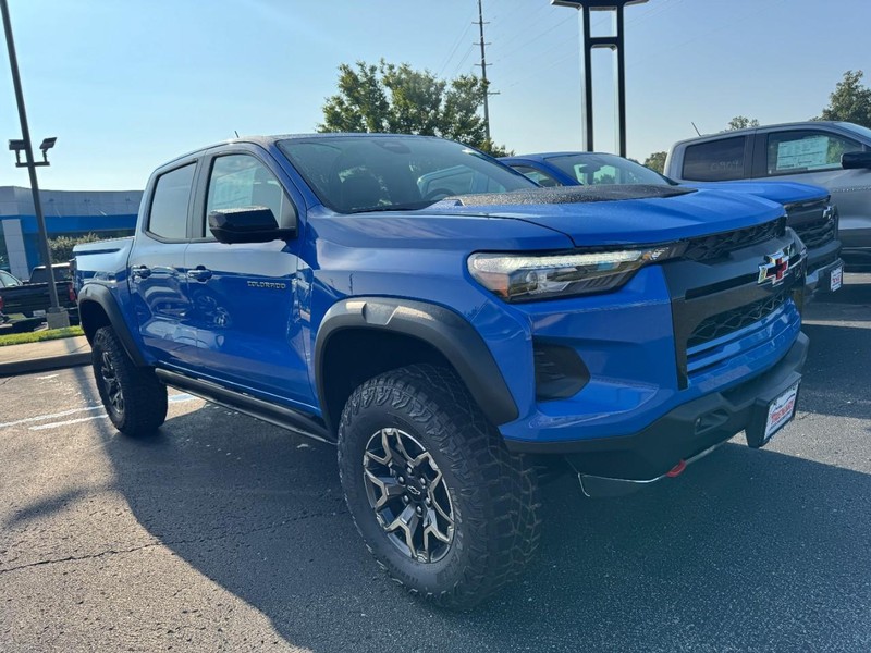 Chevrolet Colorado Vehicle Image 02