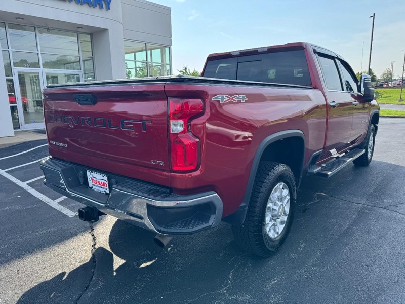 Chevrolet Silverado 2500HD Vehicle Image 03