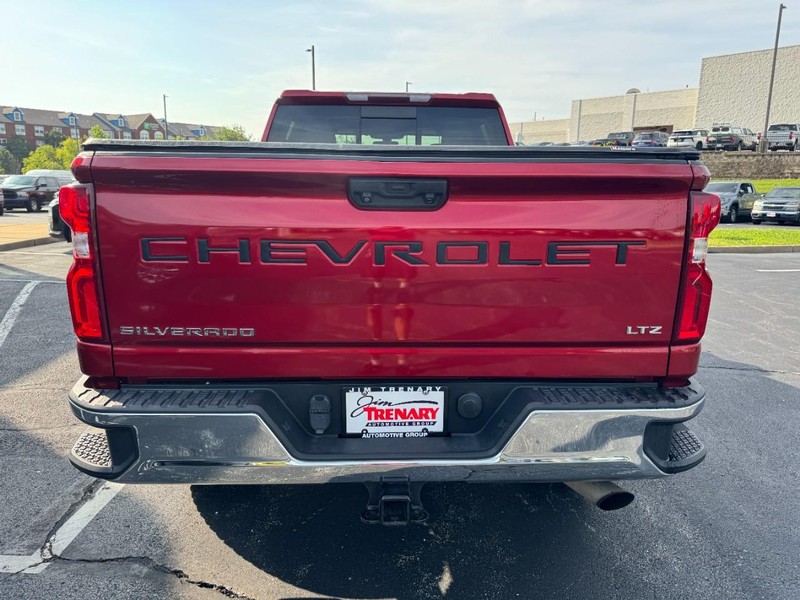 Chevrolet Silverado 2500HD Vehicle Image 04