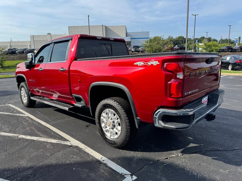Chevrolet Silverado 2500HD Vehicle Image 05