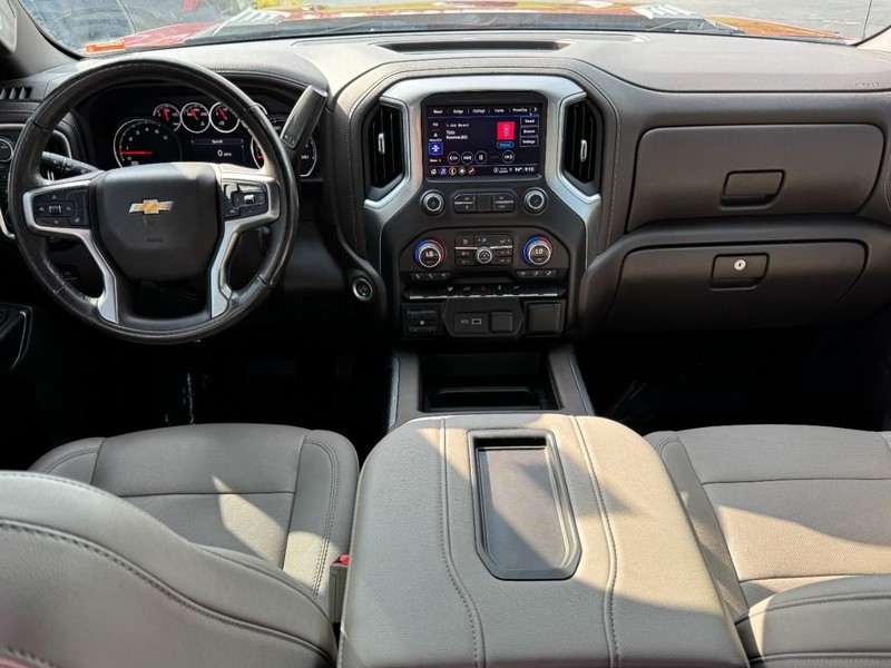Chevrolet Silverado 2500HD Vehicle Image 11