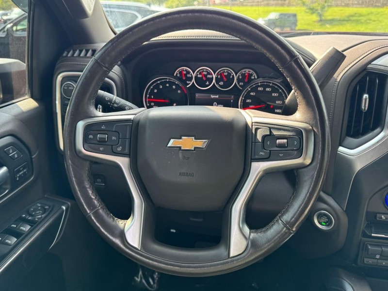 Chevrolet Silverado 2500HD Vehicle Image 12
