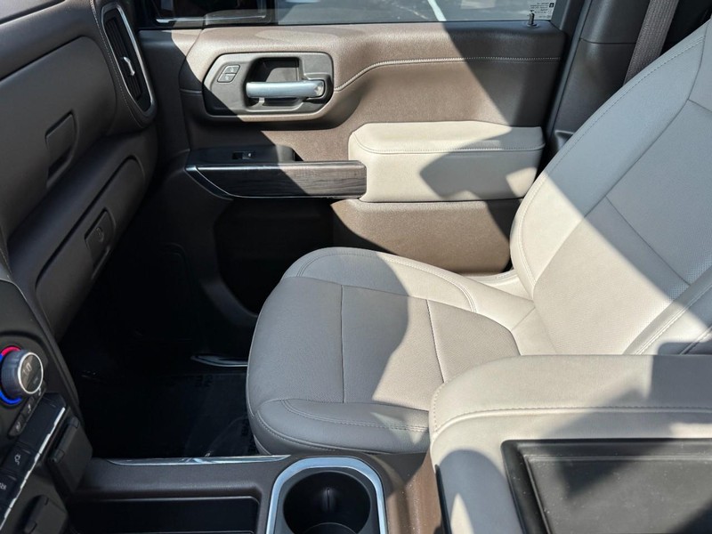 Chevrolet Silverado 2500HD Vehicle Image 13