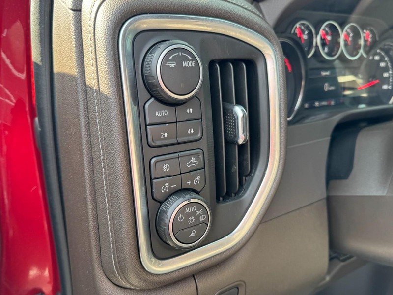 Chevrolet Silverado 2500HD Vehicle Image 16
