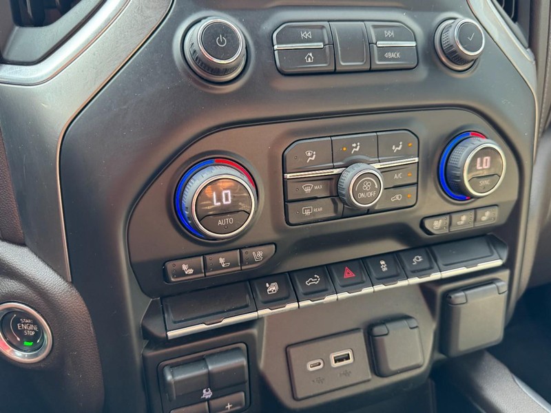 Chevrolet Silverado 2500HD Vehicle Image 19