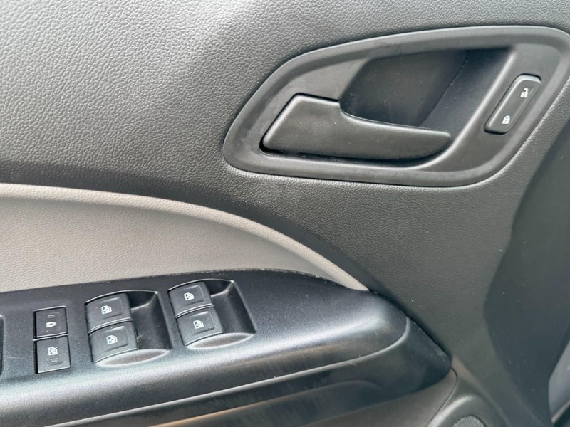 GMC Canyon Vehicle Image 12