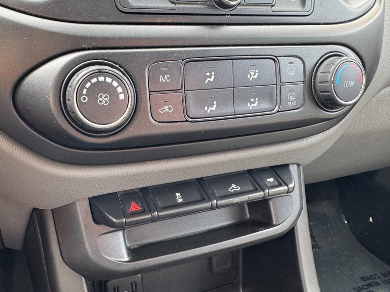 GMC Canyon Vehicle Image 15
