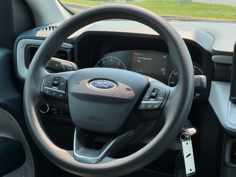 Ford Maverick Vehicle Image 12