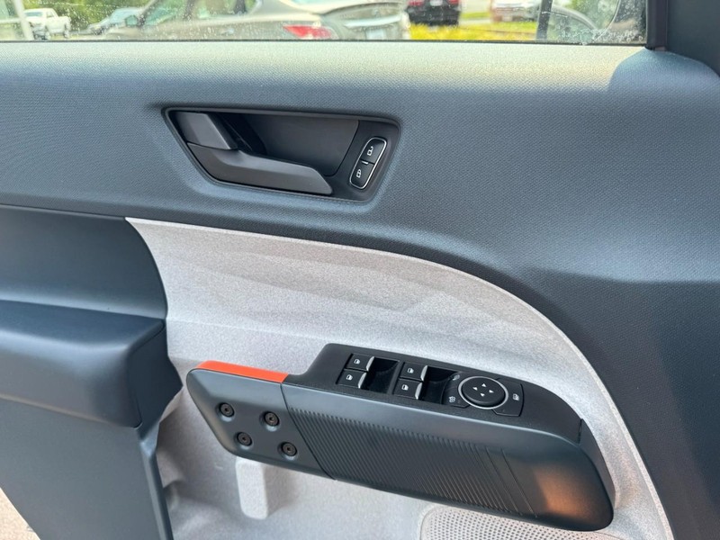 Ford Maverick Vehicle Image 22