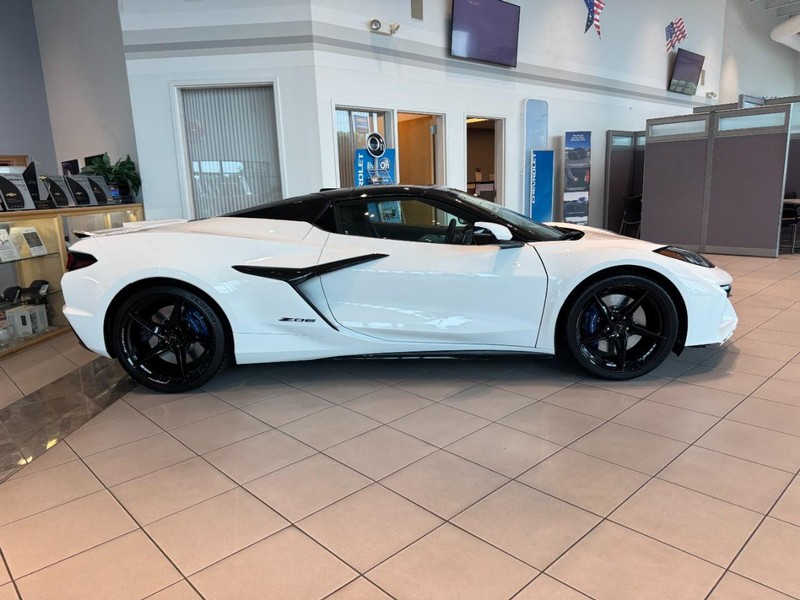 Chevrolet Corvette Vehicle Image 02