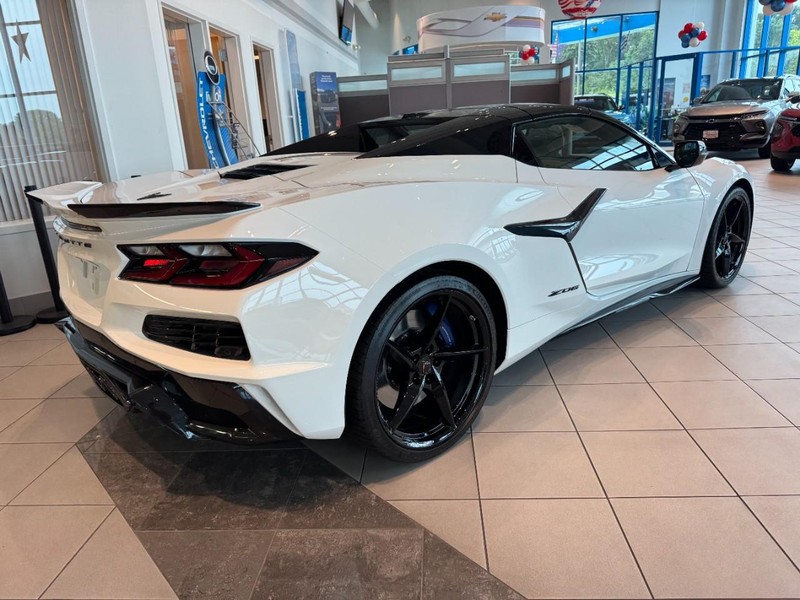 Chevrolet Corvette Vehicle Image 03