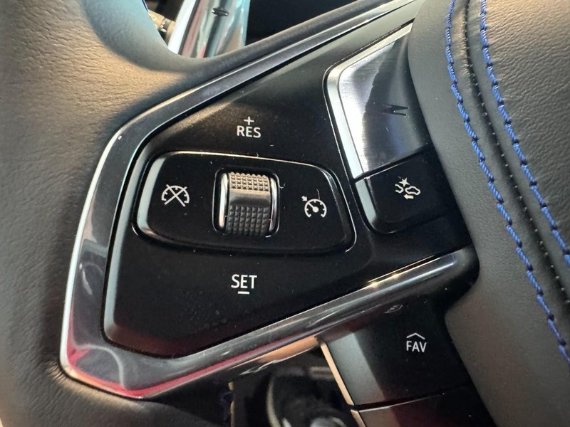 Chevrolet Corvette Vehicle Image 10