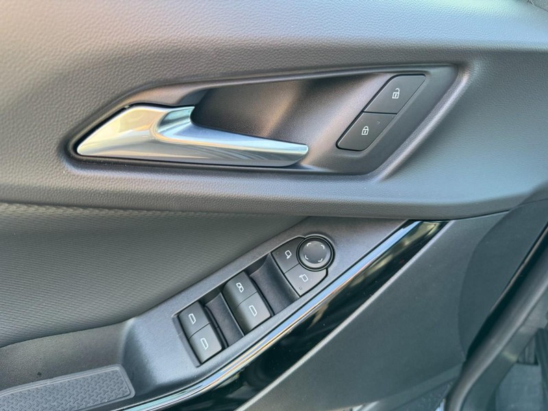 Chevrolet Equinox Vehicle Image 10