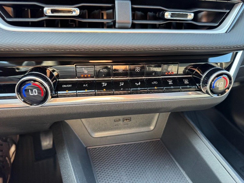 Chevrolet Equinox Vehicle Image 13