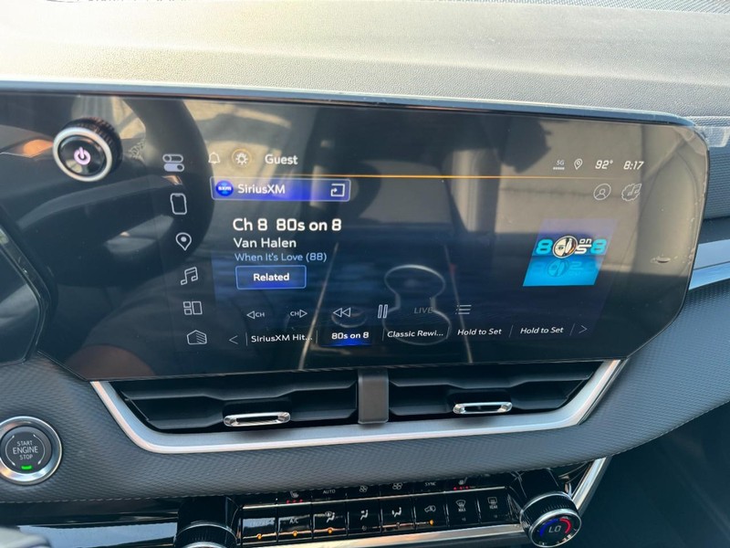 Chevrolet Equinox Vehicle Image 14