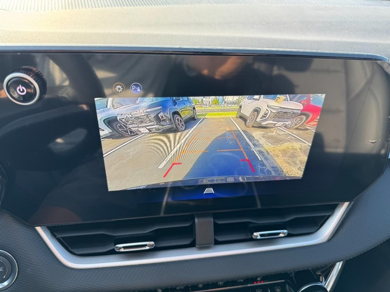 Chevrolet Equinox Vehicle Image 15