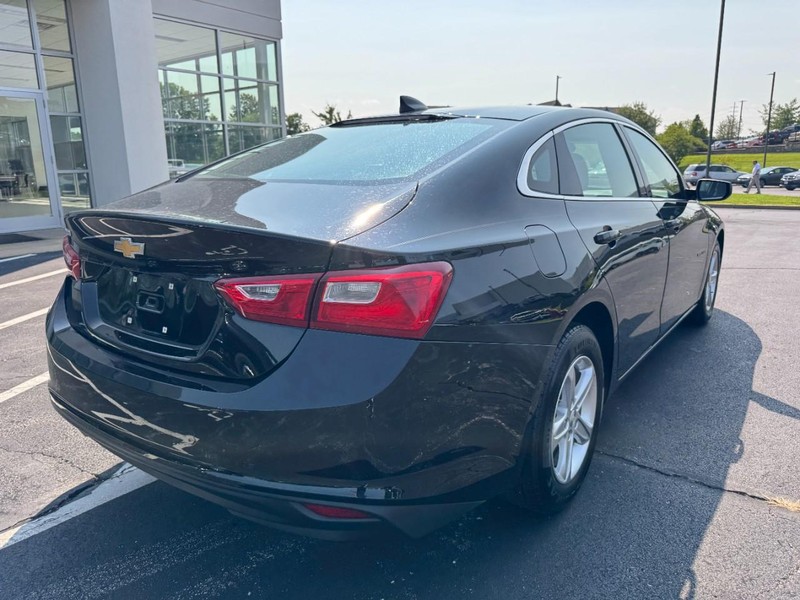 Chevrolet Malibu Vehicle Image 03