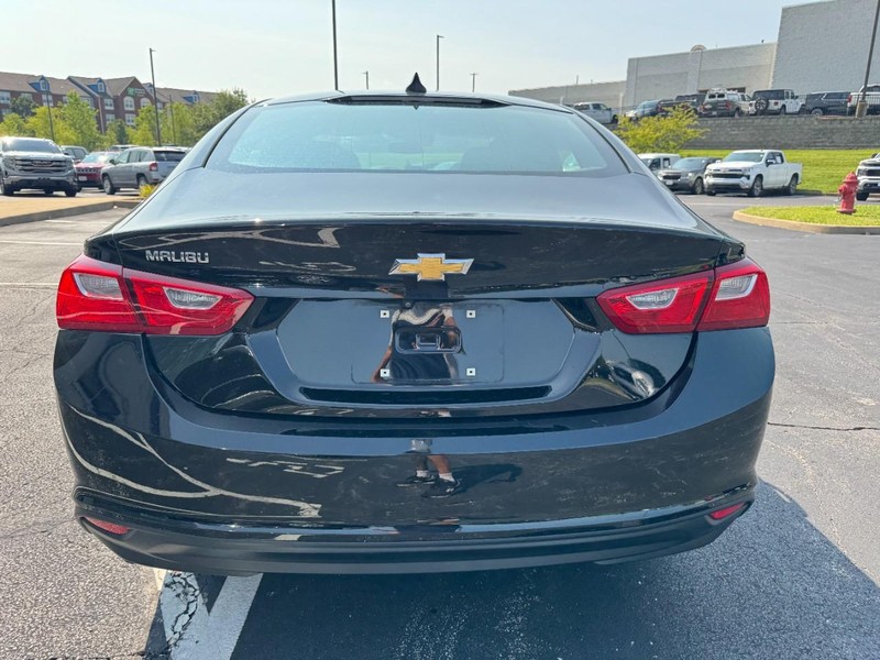 Chevrolet Malibu Vehicle Image 04