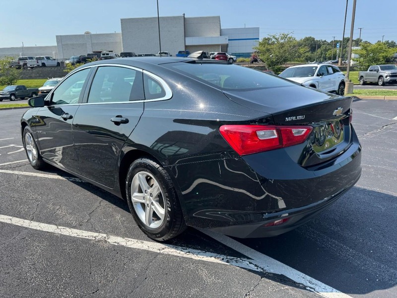 Chevrolet Malibu Vehicle Image 05