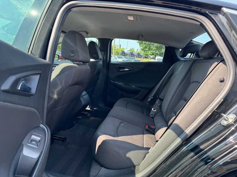 Chevrolet Malibu Vehicle Image 10