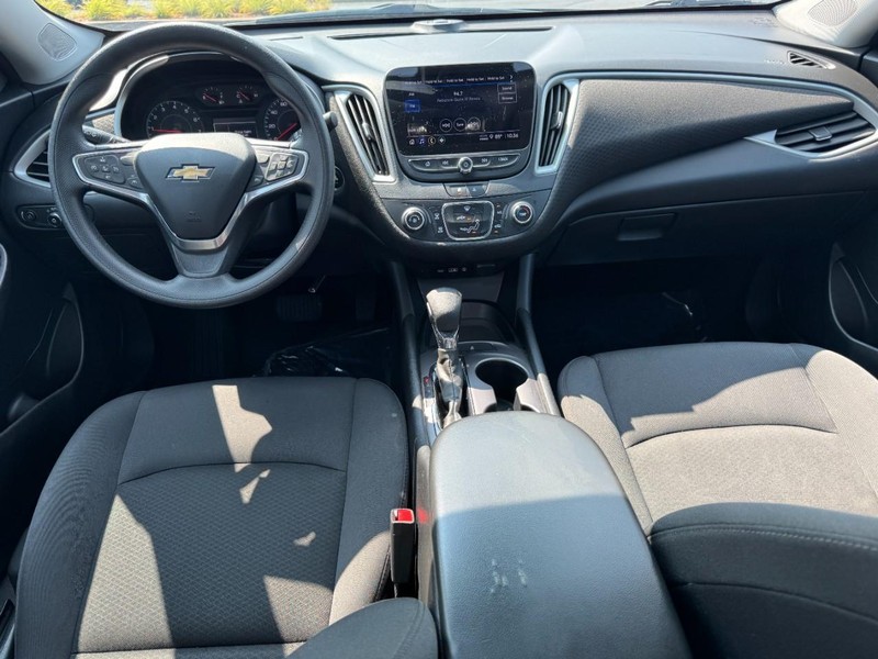 Chevrolet Malibu Vehicle Image 11