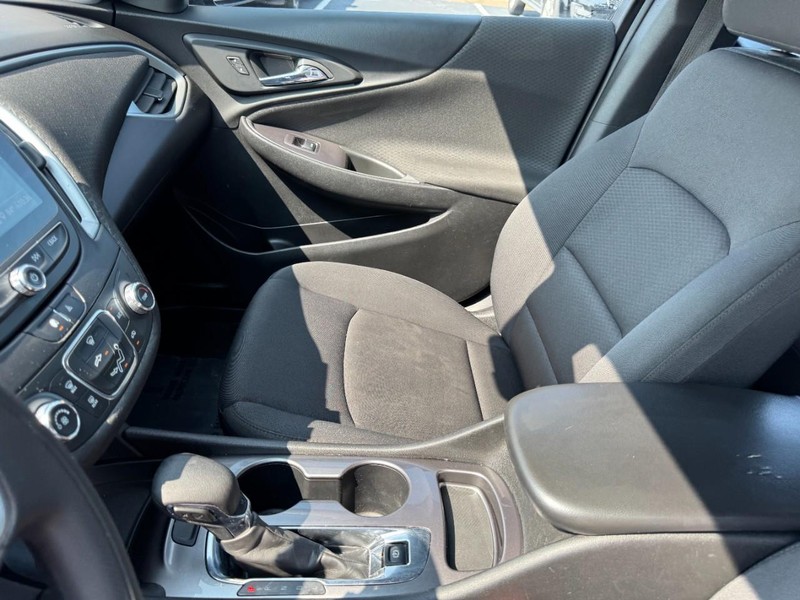 Chevrolet Malibu Vehicle Image 13