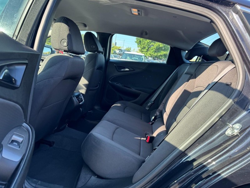 Chevrolet Malibu Vehicle Image 10