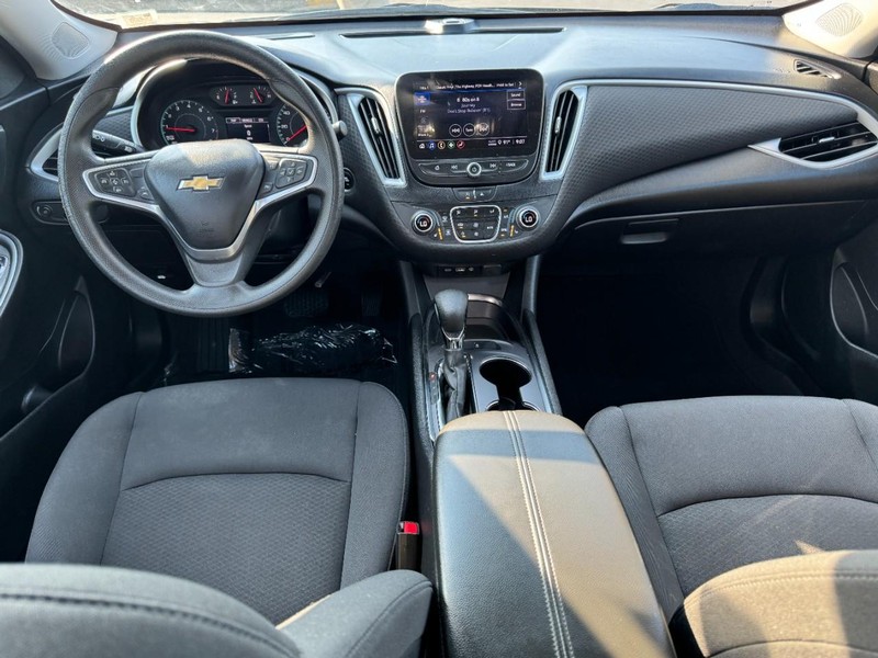 Chevrolet Malibu Vehicle Image 11