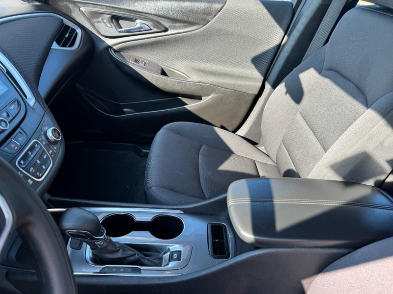 Chevrolet Malibu Vehicle Image 13
