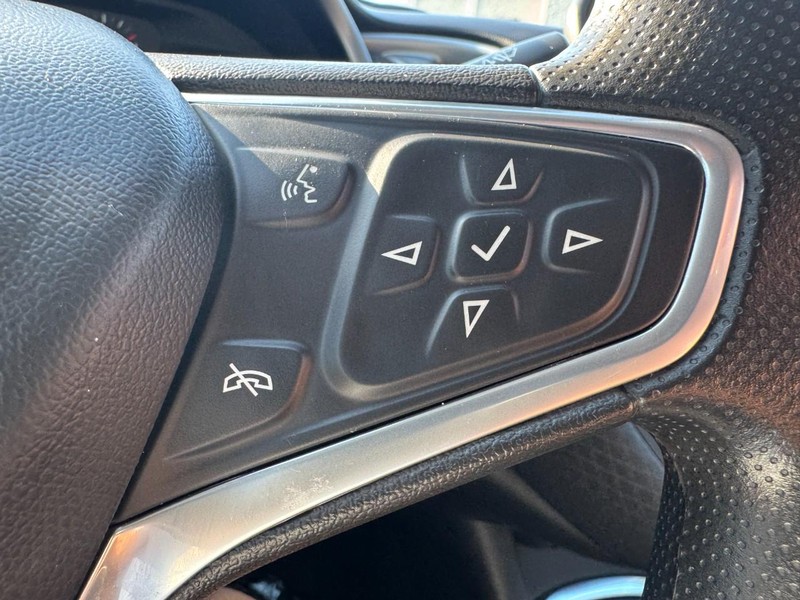 Chevrolet Malibu Vehicle Image 17
