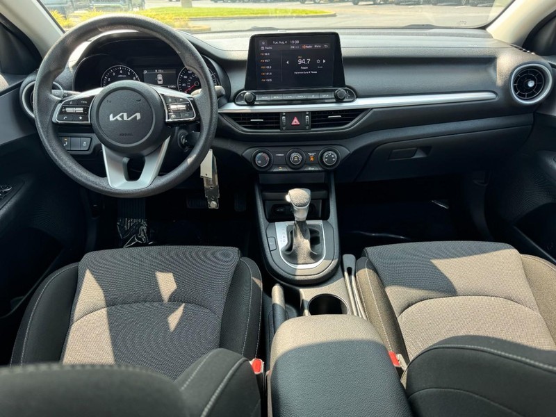 Kia Forte Vehicle Image 11