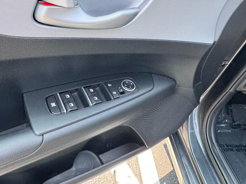 Kia Forte Vehicle Image 15