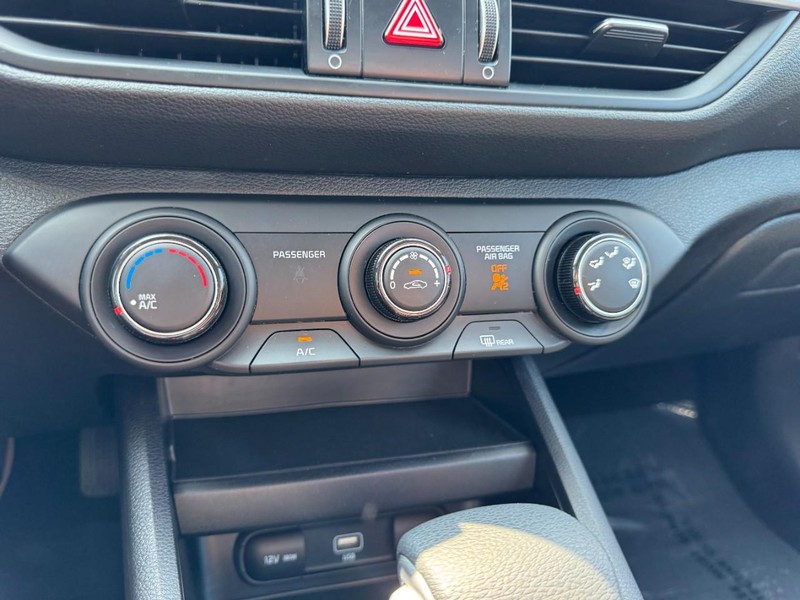 Kia Forte Vehicle Image 18